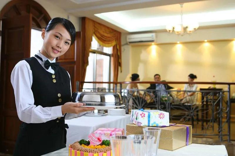 新加坡：豪華五zui酒店餐飲服務(wù)生！